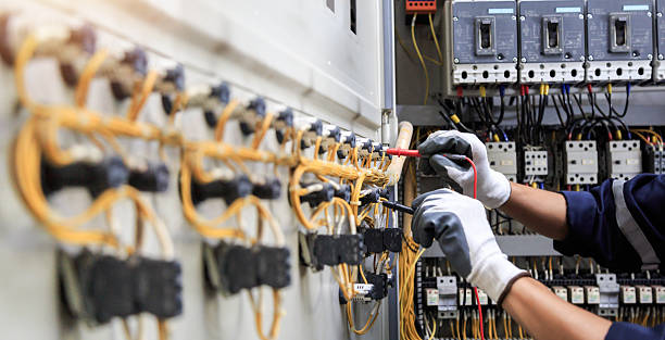Professional Electrician technician working in Glenpool, OK